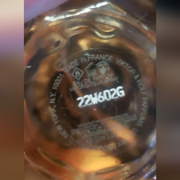 Viktor & Rolf Flowerbomb 3.4oz L'eau de parfum in box - Picture 7 of 10